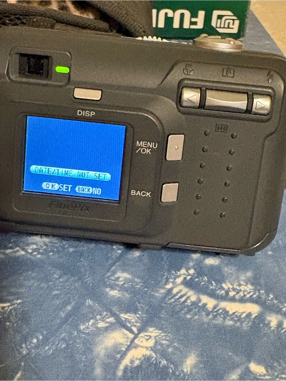 Fujifilm Silver FinePix A205 Compact Digital Camera with Accessories Box & Case